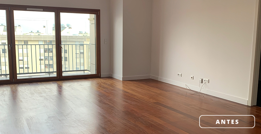 Sala de apartamento em Lisboa antes de ser remodelada